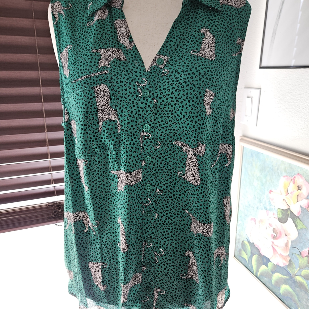 Chic Green Leopard Print Sleeveless Top